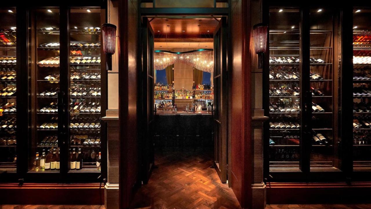 Oriental Hotel Кобе Екстериор снимка The wine cellar at the restaurant
