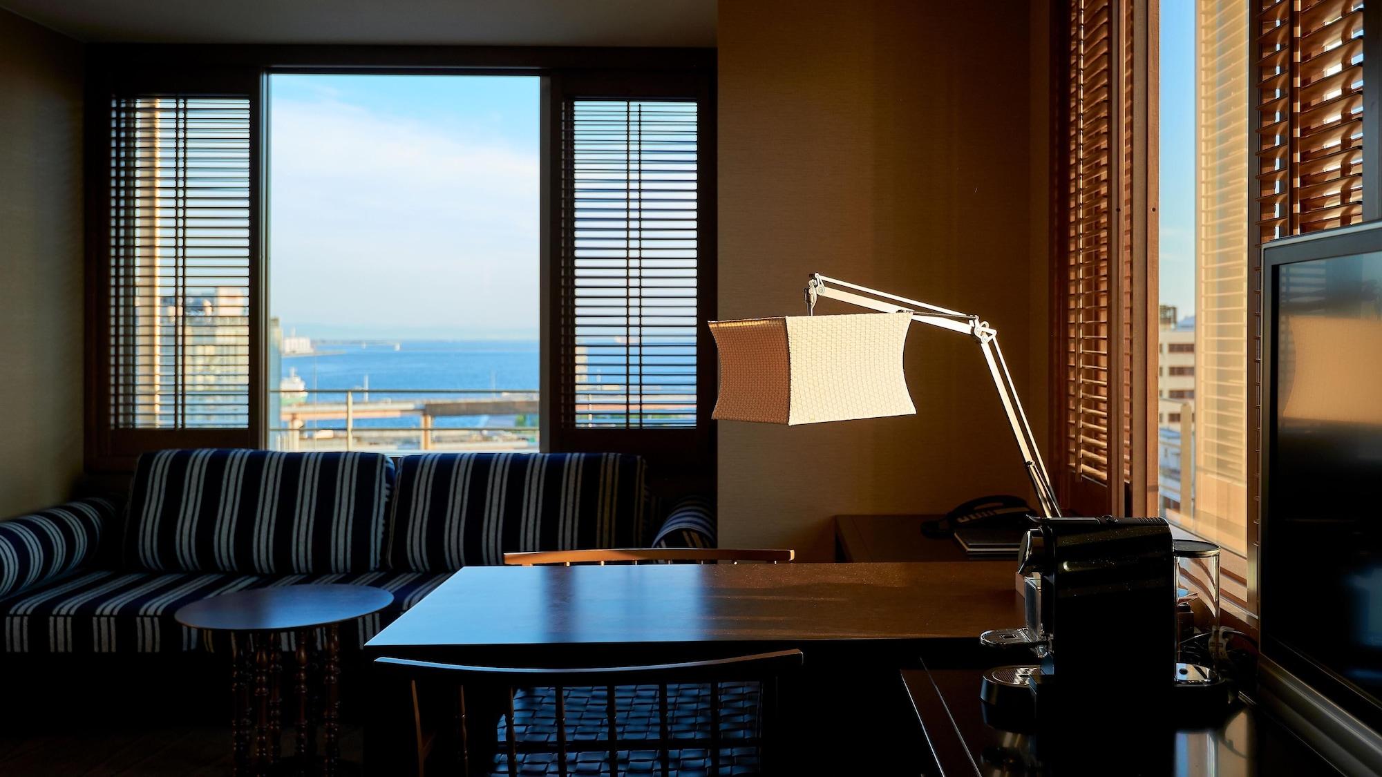 Oriental Hotel Кобе Екстериор снимка A floor lamp