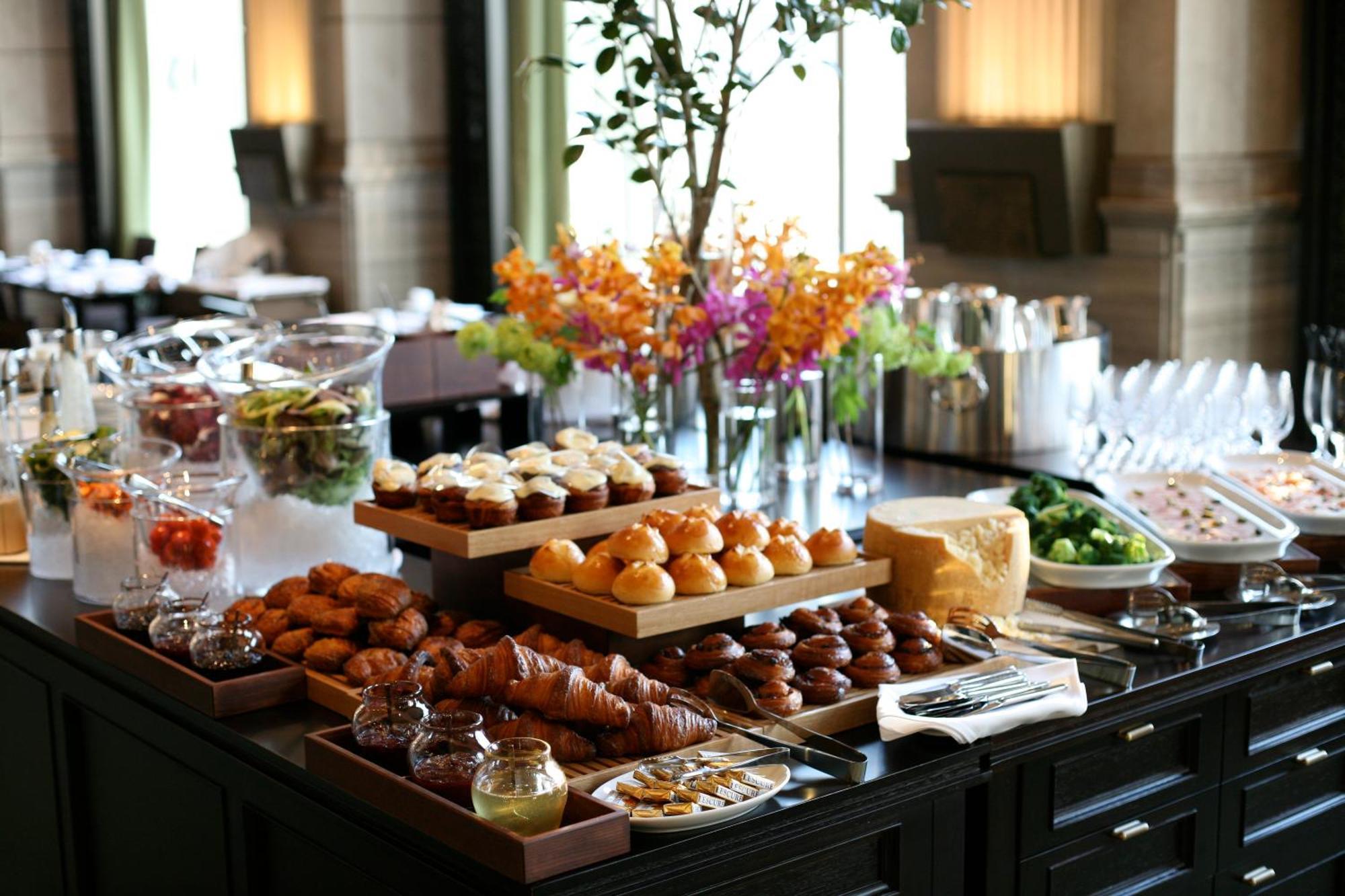 Oriental Hotel Кобе Екстериор снимка A buffet at a hotel